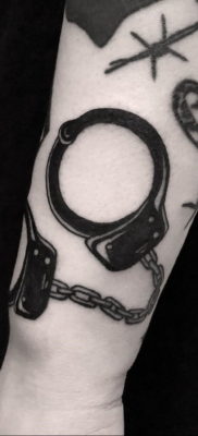 photo example handcuffs tattoo 07.10.2019 №003 -handcuffs tattoo- tattoovalue.net