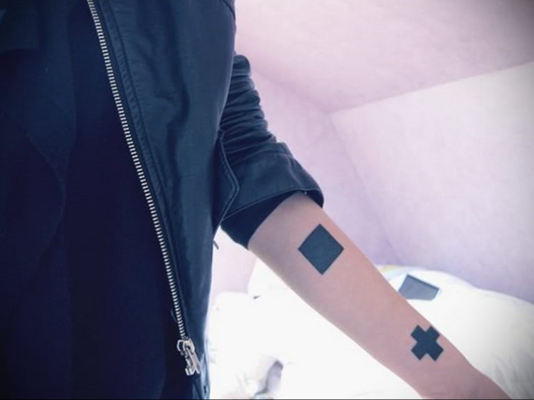 photo tattoo square on the arm 13.12.2019 №004 -square tattoo- tattoovalue.net