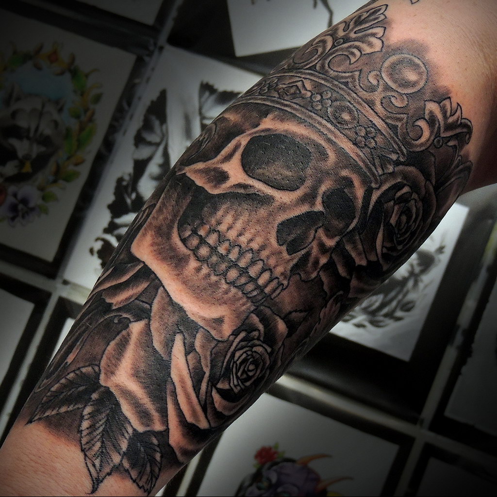 skull tattoo with crown 08122019 040 tattoo crown tattoovaluenet   tattoovaluenet