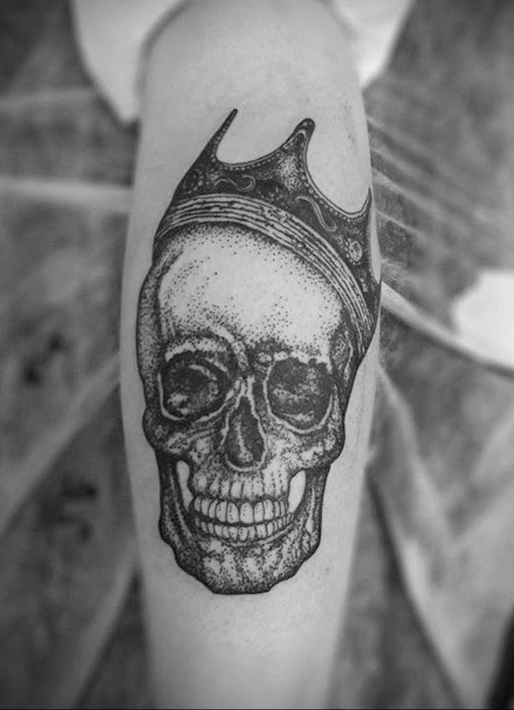 skull tattoo with crown 08.12.2019 №029 -tattoo crown- tattoovalue.net