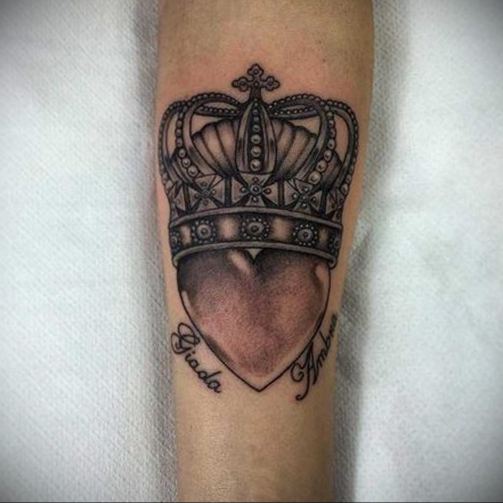 tattoo crown on hand 08.12.2019 №012 -tattoo crown- tattoovalue.net