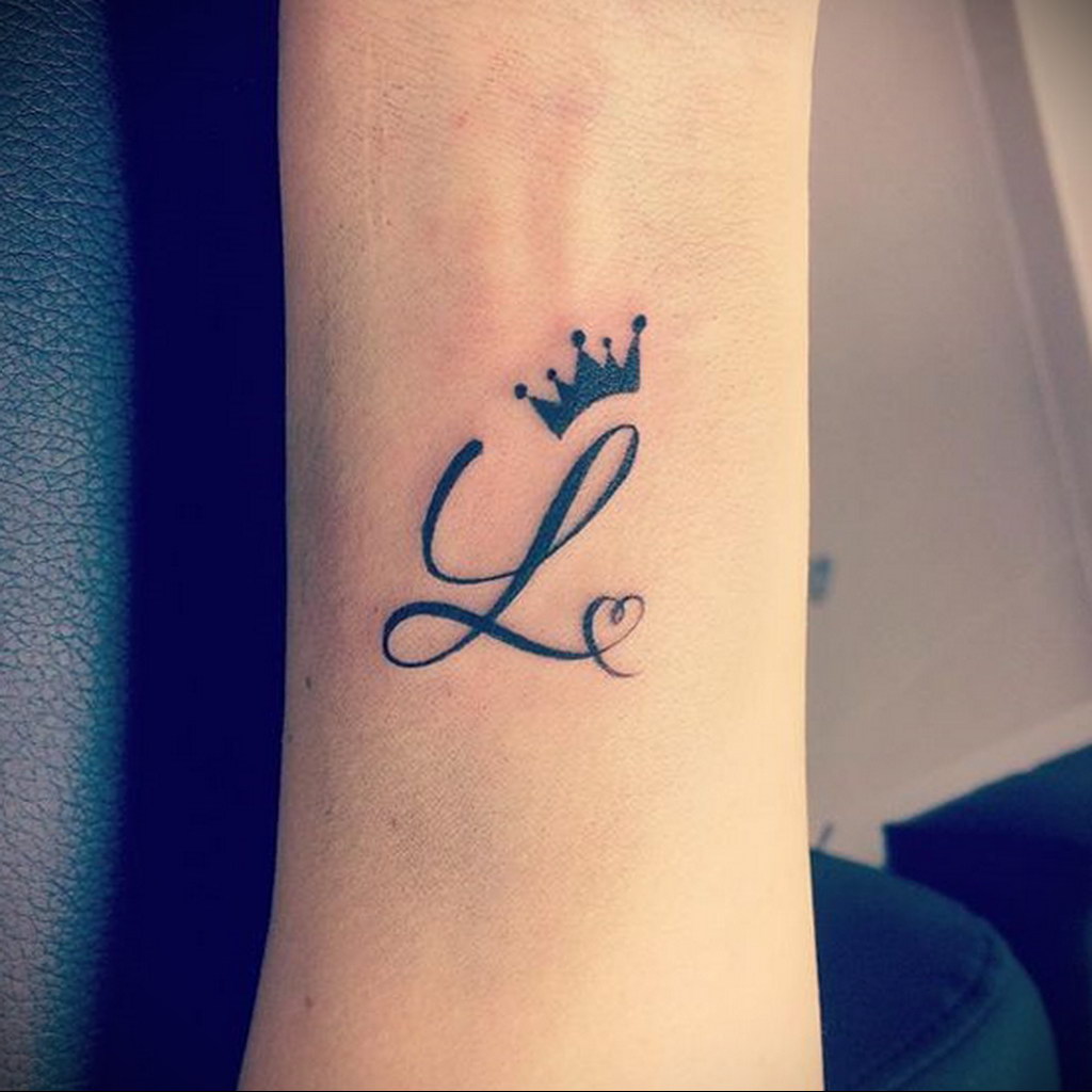 55 Best King And Queen Crown Tattoo  Designs  Meanings 2019
