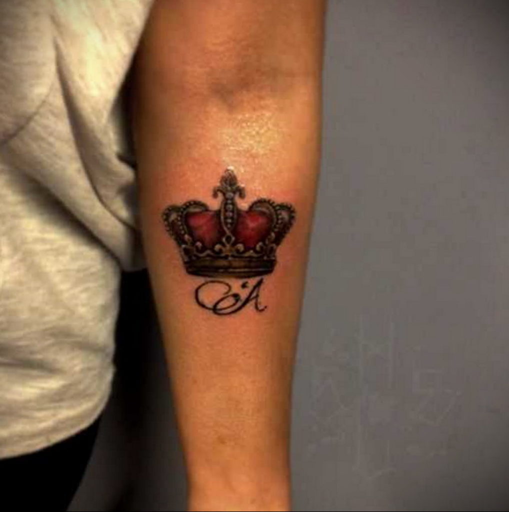 tattoo letter a with crown 08122019 029 tattoo crown tattoovaluenet   tattoovaluenet