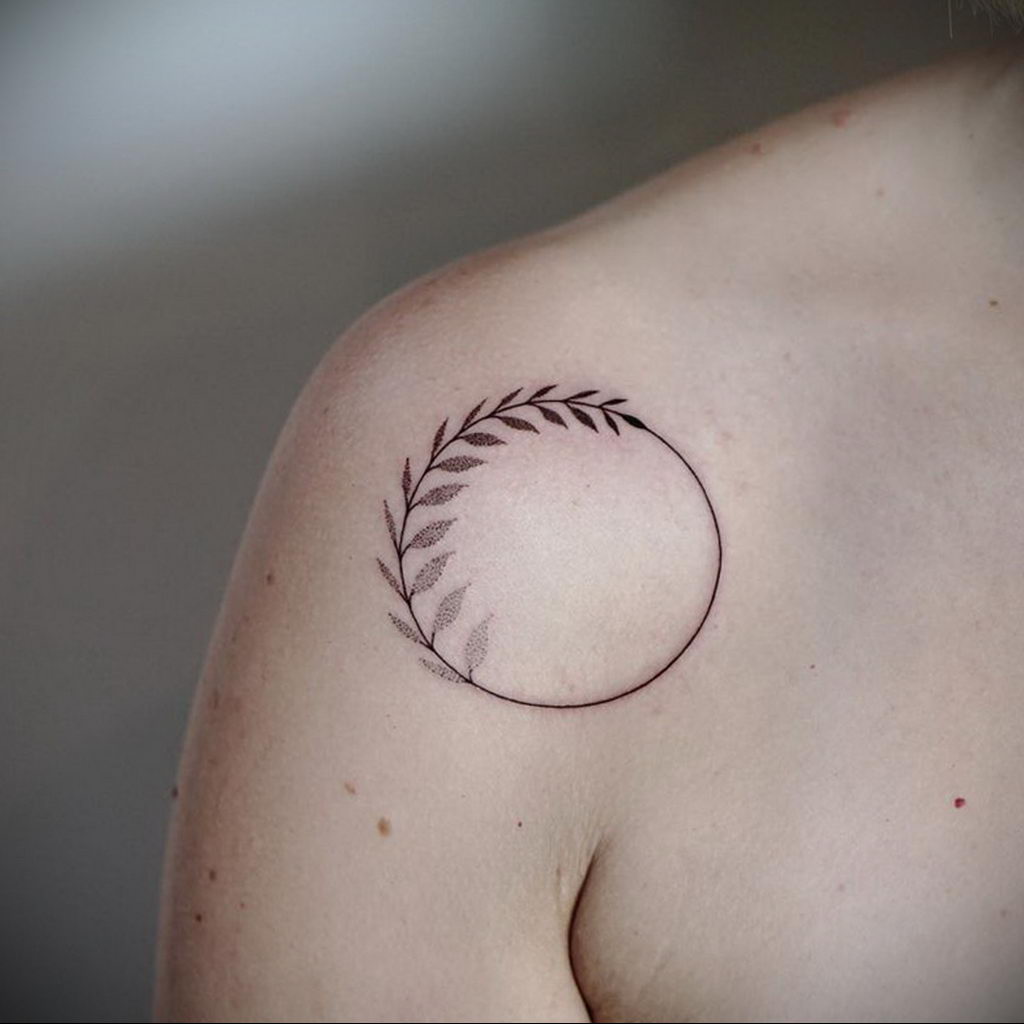 37 Magnifying Geometric Shoulder Tattoos  Tattoo Designs  TattoosBagcom