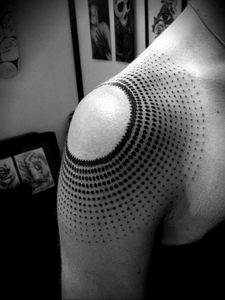 tattoo on the shoulder circle 07.01.2020 №008 -circle tattoo- tattoovalue.net