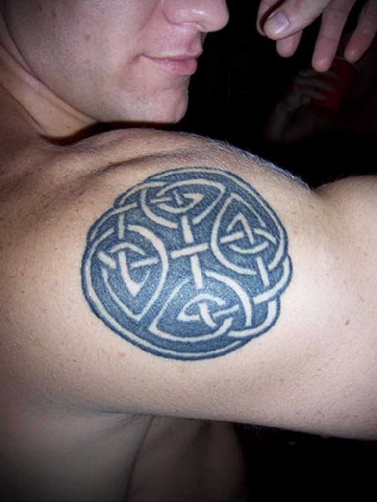 tattoo on the shoulder circle 07.01.2020 №013 -circle tattoo- tattoovalue.net