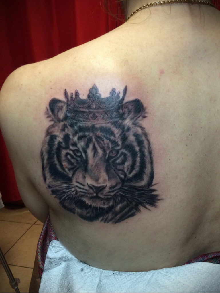 tiger tattoo with crown 08122019 008 tattoo crown tattoovaluenet   tattoovaluenet
