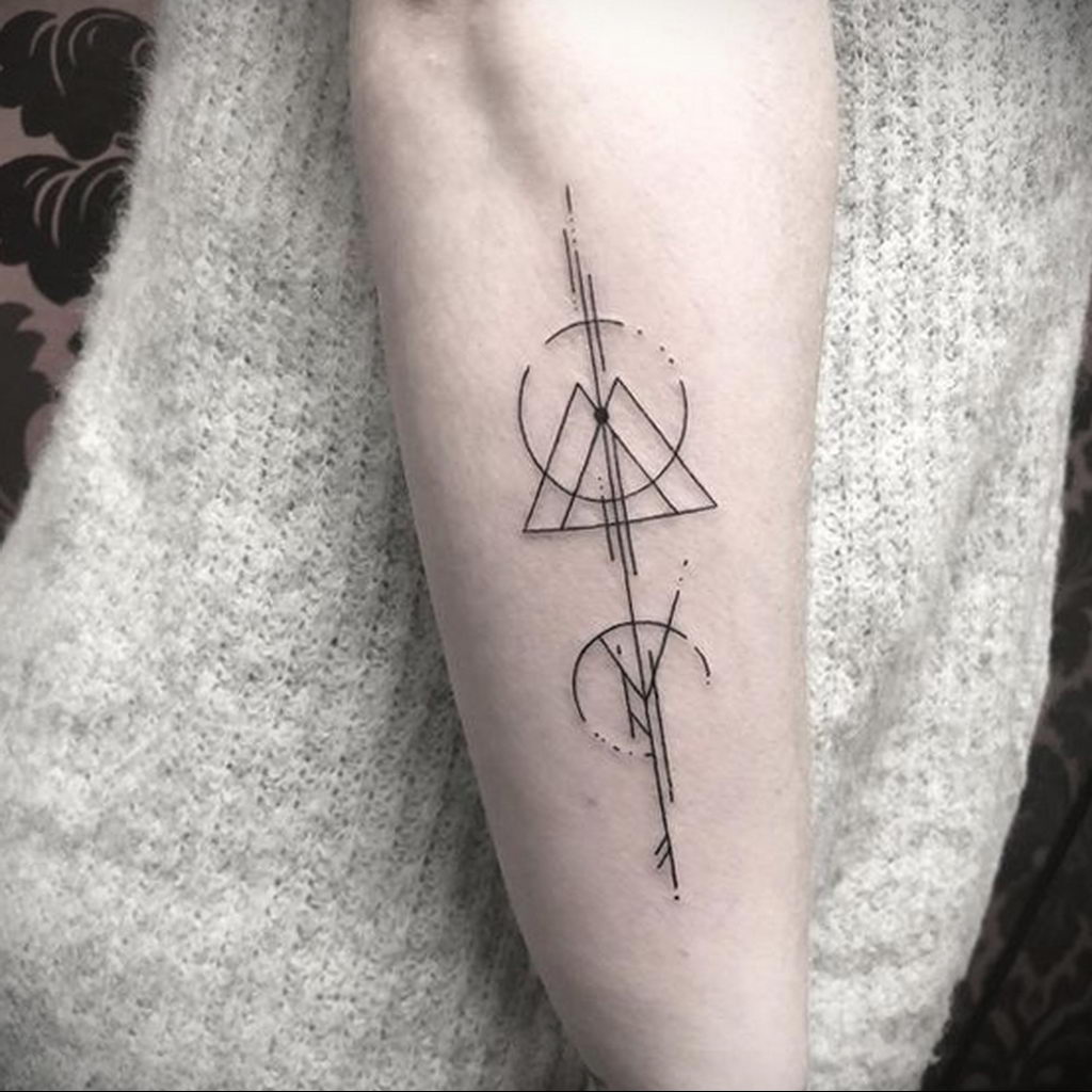 triangle tattoo with circle  №004 -circle tattoo  