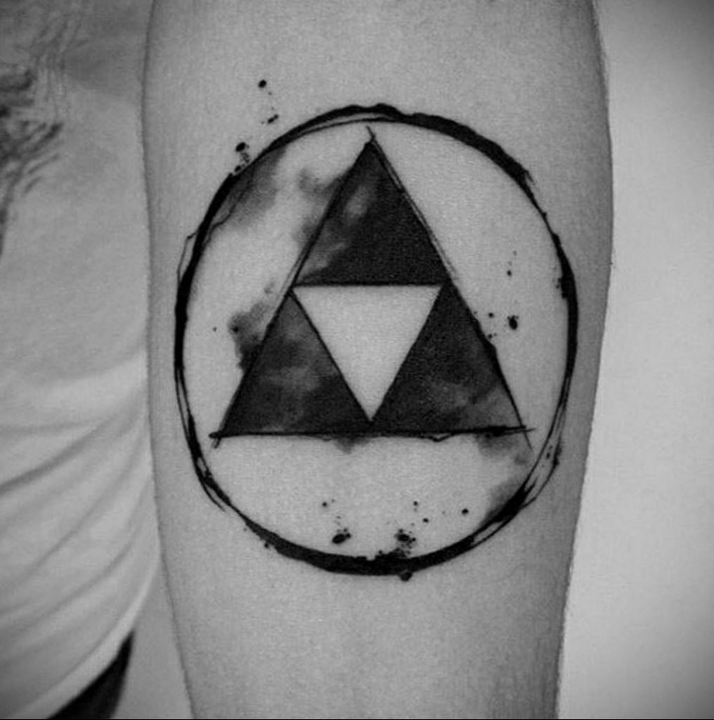 triangle tattoo with circle  №021 -circle tattoo  
