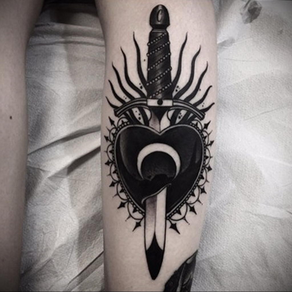 17 Killer Dagger Tattoo Designs  Female Tattooers