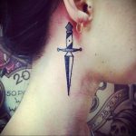 тату кинжал на шее 27.12.2019 №001 -dagger tattoo- tattoovalue.net