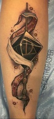 дары смерти тату на руке 19.01.2020 №047 -deathly hallows tattoo on arm- tattoovalue.net