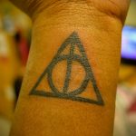дары смерти тату 19.01.2020 №332 -deathly hallows tattoo- tattoovalue.net