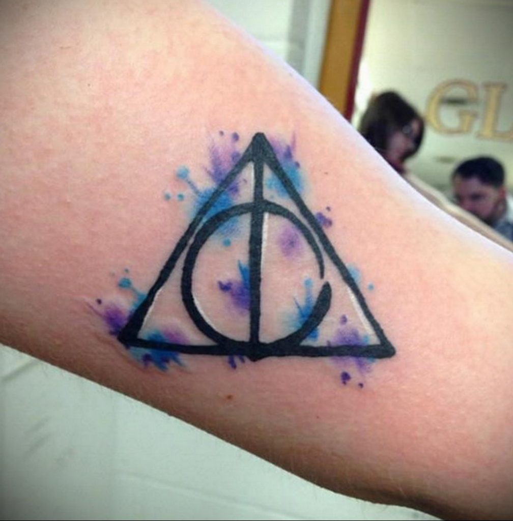 Татуировка Гарри Поттер дары смерти