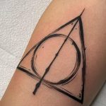 дары смерти тату 19.01.2020 №428 -deathly hallows tattoo- tattoovalue.net