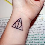 дары смерти тату 19.01.2020 №510 -deathly hallows tattoo- tattoovalue.net