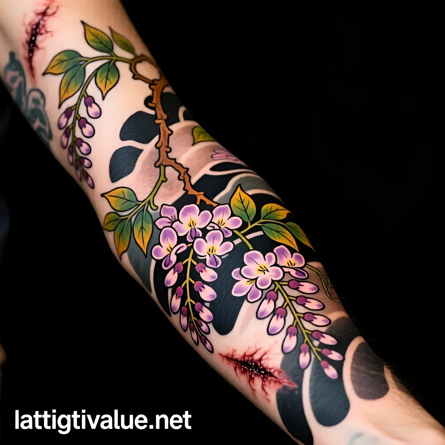 Изображение раздела 'Transforming Scars into Art: A Comprehensive Guide to Scar Coverage Tattoos' в статье про How to design tattoos that effectively cover sever